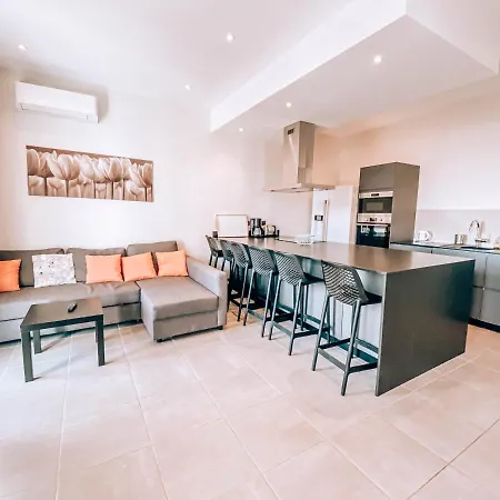 4 Pieces Renove Terrasse Coeur De Ville Apartment Le Lavandou