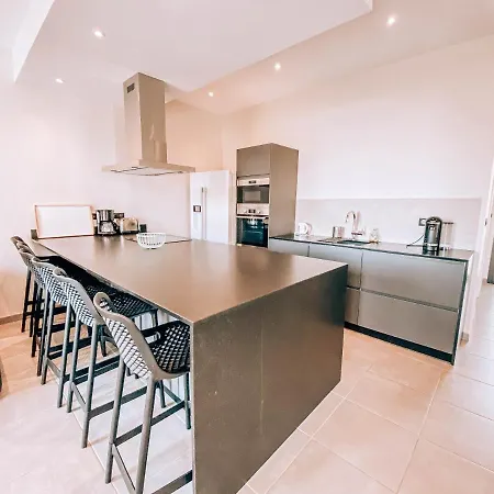 4 Pieces Renove Terrasse Coeur De Ville Apartment Le Lavandou